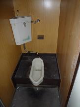 お掃除も大変で空間も狭かったトイレ。