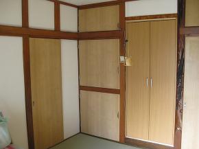 �y�{�H��z�a���N���X�̎{�H���s���܂����B���i�̓T���Q�c���g�p���܂����B�ȑO�͈Â��F�̃N���X�ł������A���邢�F�ɂ������ƂŁA�������S�̂����邭�A�L����������悤�ɂȂ�܂����B